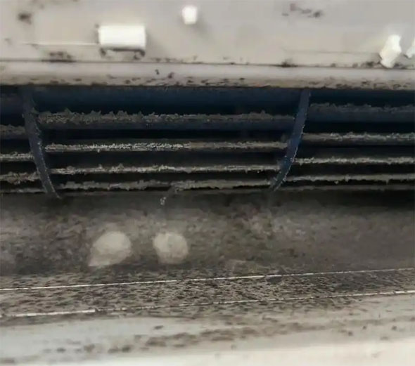 新吴空调吹的风有股烧焦味是怎么回事